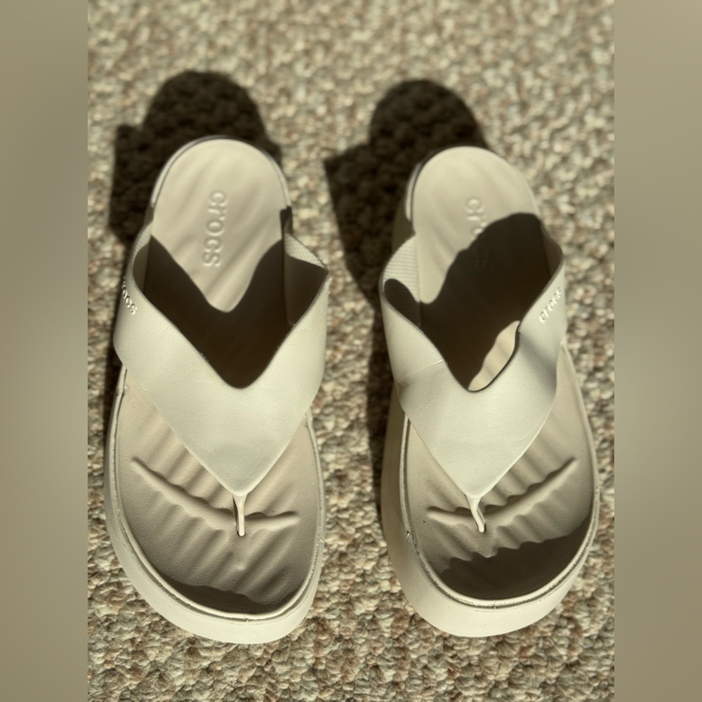 Crocs Getaway Platfrom Cream Thong Flip Flops Sandals Size 10